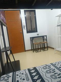 Tony's City Centered Budget Room - 2