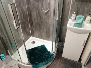 Peaceful garden guesthouse, Sleep 4, Parking, Private entrance, SuperFast Wifi - 1