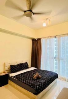 REGALIA RESIDENCE KLCC VIEW INFINITY POOL by BT RZQNA - 2