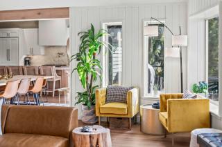 Lakefront Luxury Hot Tub Dock Canoe SUPs Firepits an Stunning Nature Views - 1