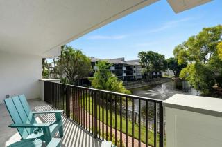 Updated With Lakefront Views Pool & Near Beach - 7