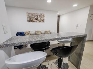 Apartamento moderno frente a la Universidad Santo Tomás WiFi y parqueadero - 1