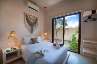 Luxe Ground-Floor 3BR Jungle Retreat with Plunge Pool - 9