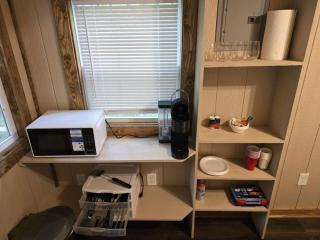 Tiny Home Creekside Nature Escape, Hot Shower, WIFI, Peaceful - 3