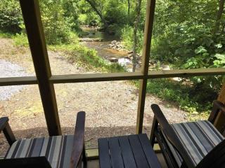Tiny Home Creekside Nature Escape, Hot Shower, WIFI, Peaceful - 4