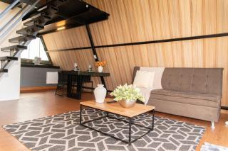 Romantismo a Dois em Cabana à Beira Lago e Piscina - 8