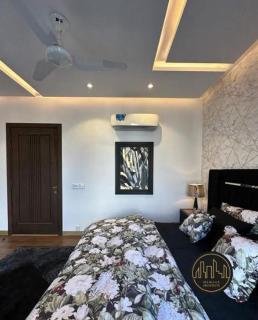 Luxury Stay DHA Phase 6 Near Dolmen Mall - 9