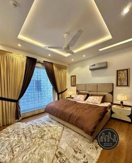 Luxury Stay DHA Phase 6 Near Dolmen Mall - 6