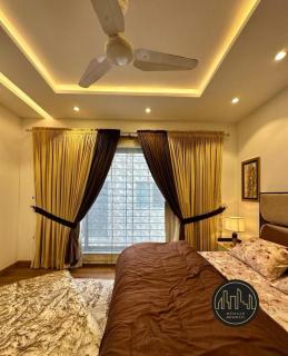 Luxury Stay DHA Phase 6 Near Dolmen Mall - 5