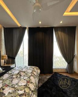 Luxury Stay DHA Phase 6 Near Dolmen Mall - 2