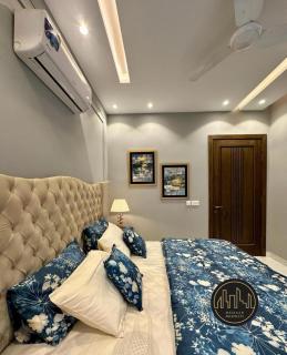 Luxury Stay DHA Phase 6 Near Dolmen Mall - 1