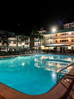 Surf Rider Resort - 3