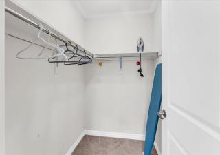 Spacious 3BR Home Sleeps 8 Central Brampton - 4
