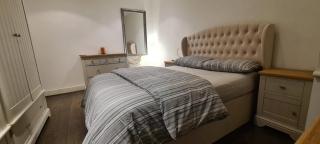 Bright & Peaceful Master Bedroom in Barkingside - 0