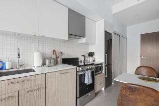 Modern Studio-Style Condo in Downtown Toronto - 4