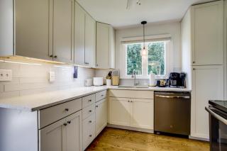 Walk to Marina, Park and Dtwn Cambridge Family Home - 3