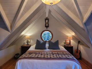 Stone Cottage With Sea Views Steep stairs and street parking - 8