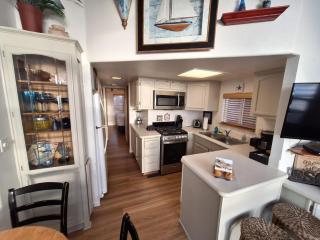 Ocean Front Cabin 11 W Jacuzzi & Superb Views - 6