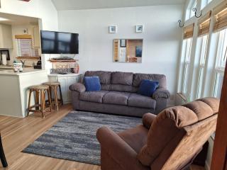 Ocean Front Cabin 11 W Jacuzzi & Superb Views - 2