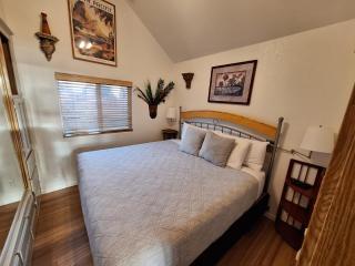 Ocean Front Cabin 11 W Jacuzzi & Superb Views - 9