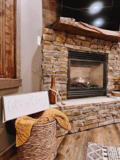Cozy two bedroom cottage with indoor fireplace - 4