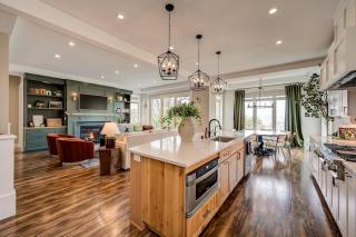 Stylish Seattle farmhouse plus Bonus suite and amazing views - 2