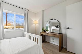 Modern Private 3B-2BA Home and Spacious Yard - 8