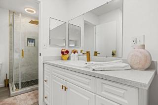 Modern Private 3B-2BA Home and Spacious Yard - 5