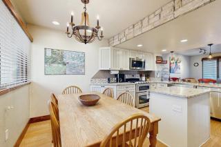 Racquet Club #103 - 7