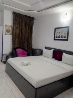 Prominent Hotel and suites - 9