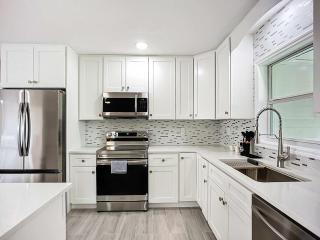 Venice Paradise 3BR 2BA HEATED POOL Mini Putt - 5