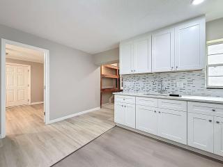 Sunny Shores Getaway - 5