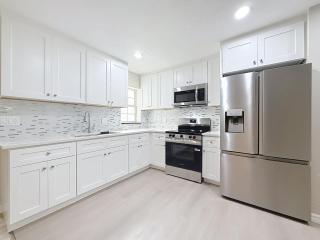 Sunny Shores Getaway - 0