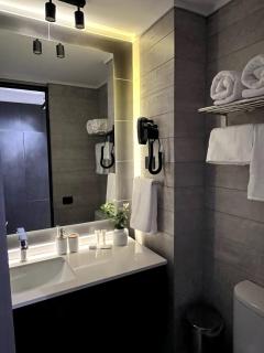 Nuevo y lujoso apartamento full a pasos de Clínica Las Condes - 1