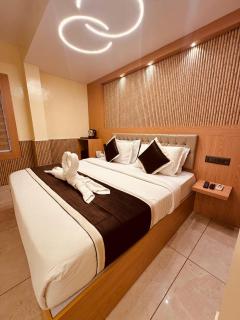 Hotel Feathers - 9