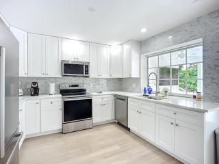 Anna Maria Island Oasis 4BR 3BA HEATED POOL - 7