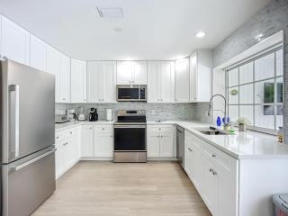 Anna Maria Island Oasis 4BR 3BA HEATED POOL - 6