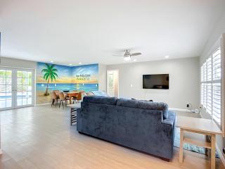Anna Maria Island Oasis 4BR 3BA HEATED POOL - 2
