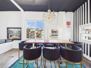 Playoff Stay Wrigley 4br Garage Firepit Patio - 2