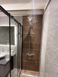 The Diamond In City Luxury Suites By ZENORA Living - 1