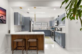 Charming Home Close To Beaches & Downtown - 8