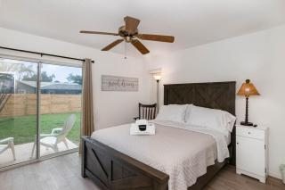 Spacious Luxury Pool Home Oasis - 8mi to Airport - 1