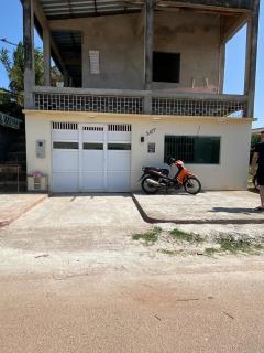 Air-conditioned house with suite and garage - 3