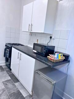 Chatham Home for 4, Walk to Hospital & Free driveway Parking - 9