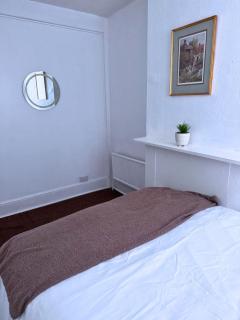 House for 4 in chatham with free driveway Parking - 5