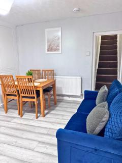 House for 4 in chatham with free driveway Parking - 3