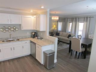 plush gated condo with heated pool near westworld - 5