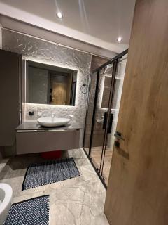 The Diamond In City Luxury Suites By ZENORA Living - 2