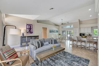 Sprawling Beach Chic - 5