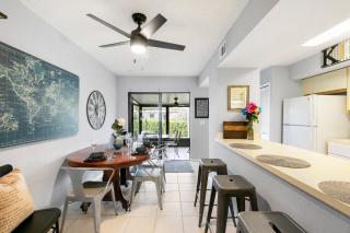 Island Hub Hideout - 8